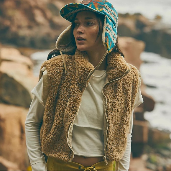 FP Movement Highline Reversible Sherpa Vest - Picture 11 of 13